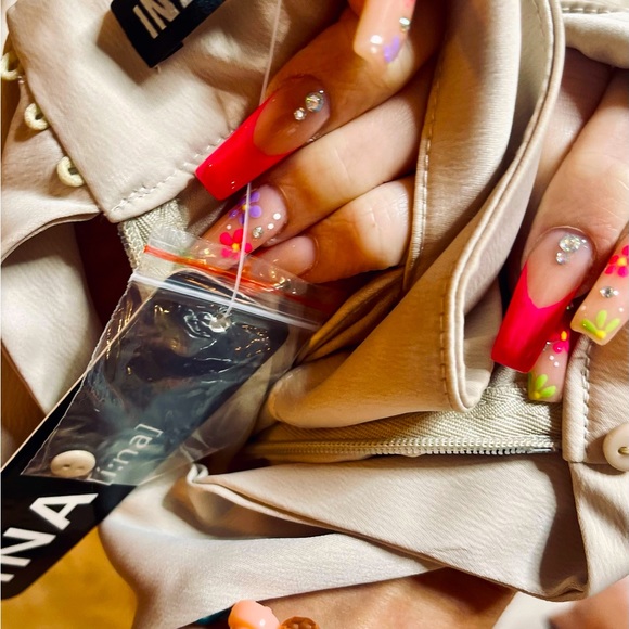 INA FASHION - SLEEVELESS MOCK NECK JUMPSUIT - Picture 2 of 5